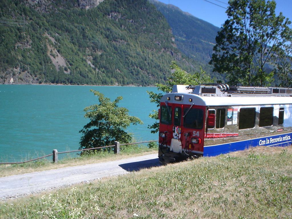 Hotel Posta Poschiavo Ngoại thất bức ảnh